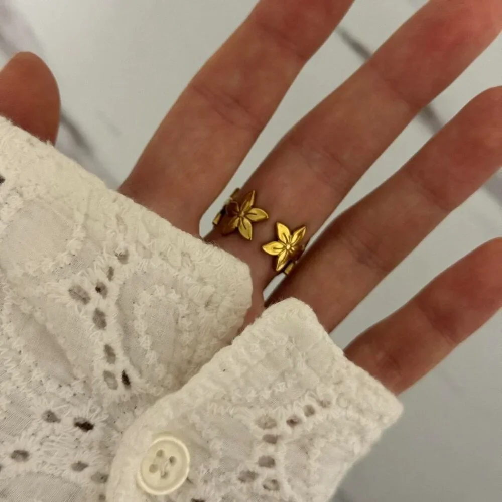 Sku0557 Retro Gold Floral Women Signet Fashion Ring‎ Stainless steel + gift bag